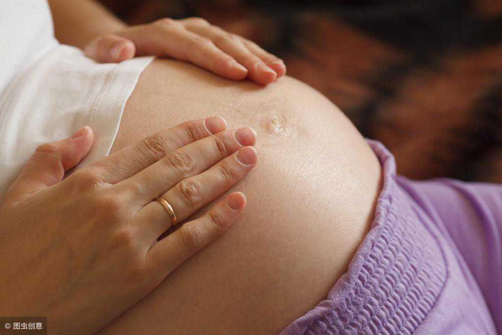 北京找人代怀生子公司_北京借腹生育_孕晚期肚子变成这形状，暗示胎儿要出生